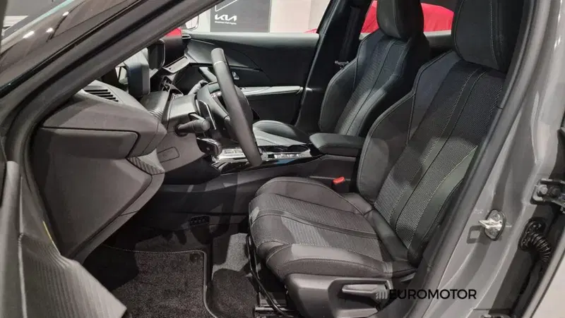 Peugeot 2008 nuova a Bari (12)