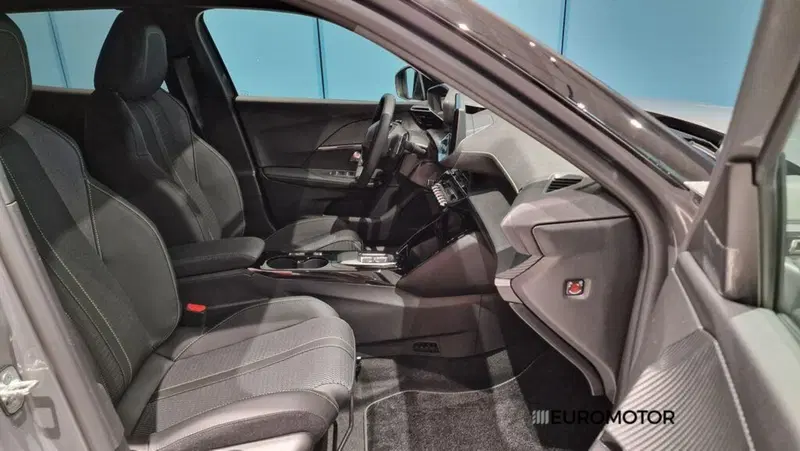 Peugeot 2008 nuova a Bari (13)