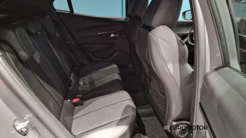 Peugeot 2008 nuova a Bari (14)