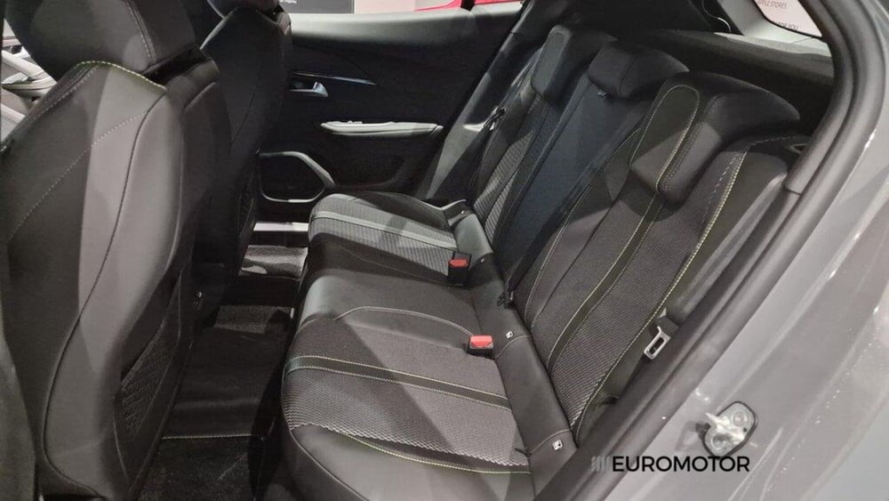 Peugeot 2008 nuova a Bari (15)