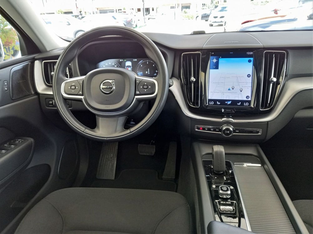 Volvo XC60 usata a Bari (7)