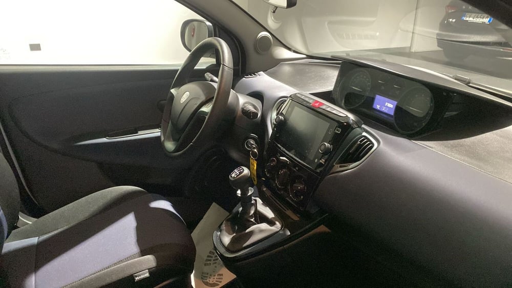 Lancia Ypsilon usata a Bergamo (10)