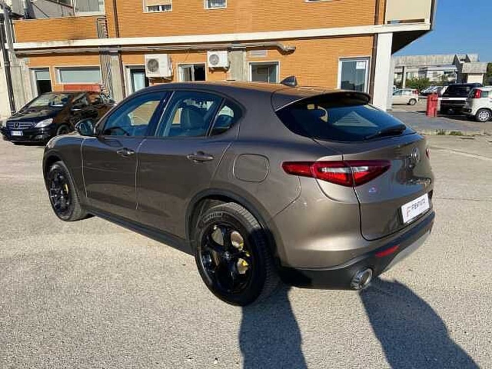 Alfa Romeo Stelvio usata a Ancona (3)