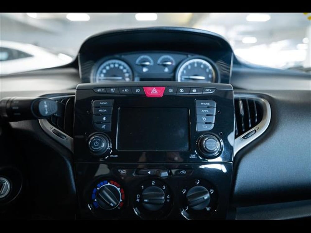Lancia Ypsilon usata a Torino (10)