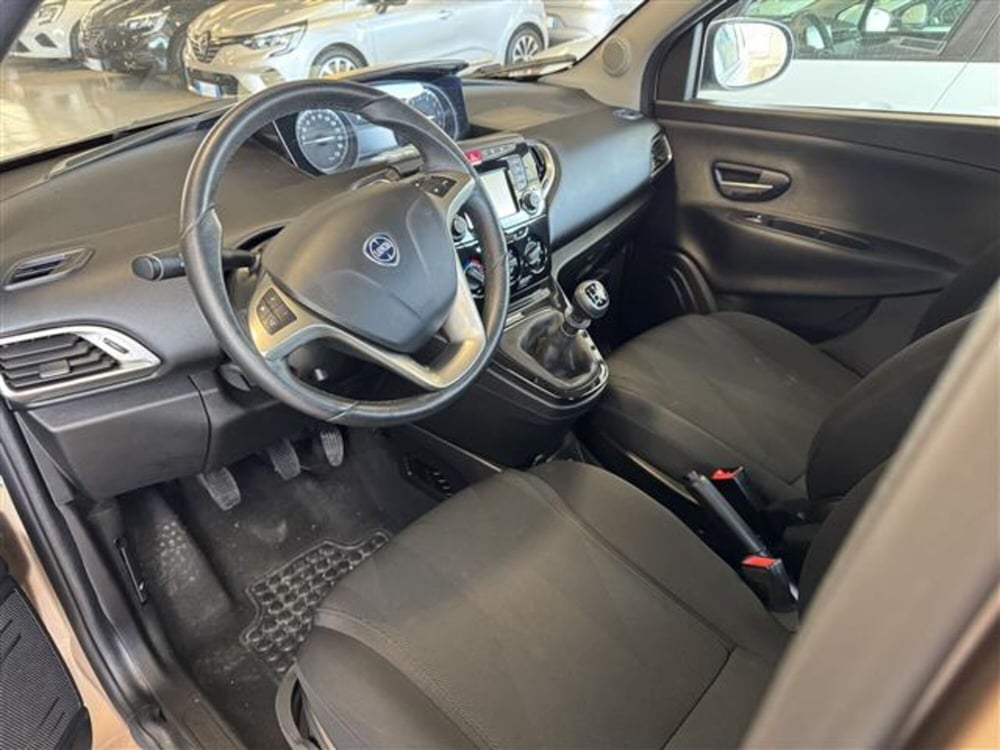 Lancia Ypsilon usata a Torino (7)