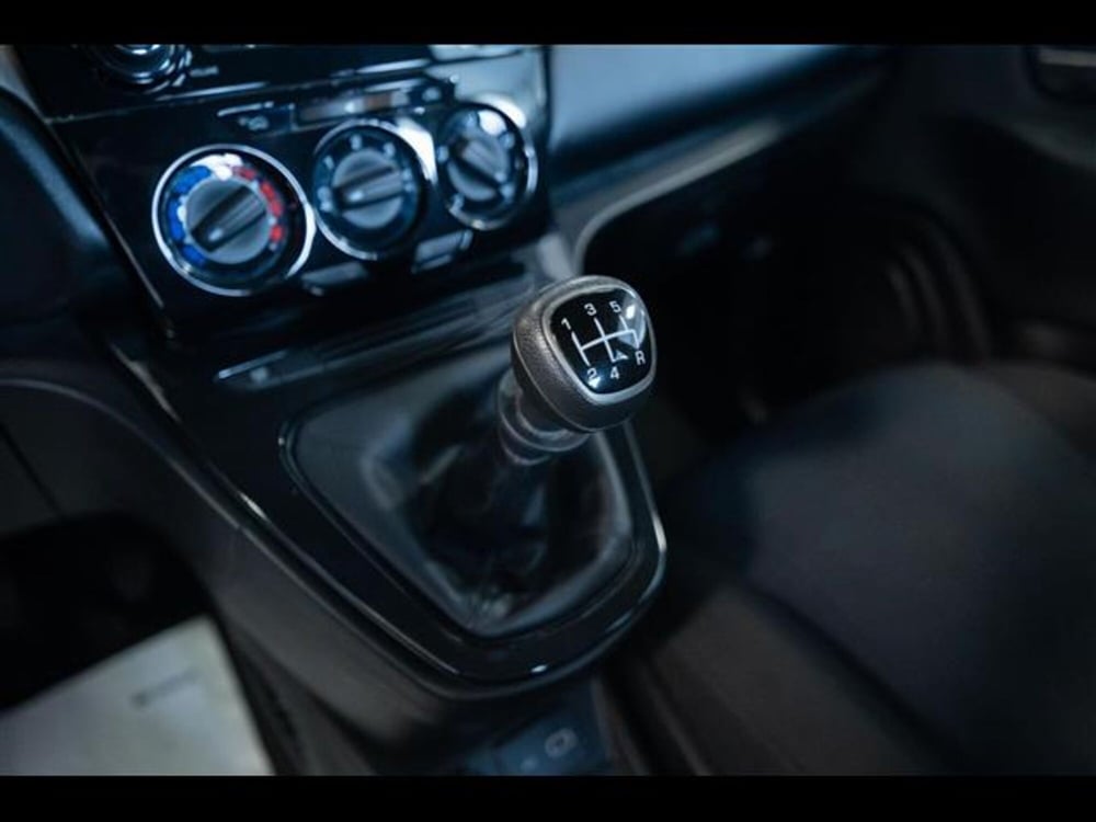 Lancia Ypsilon usata a Torino (10)