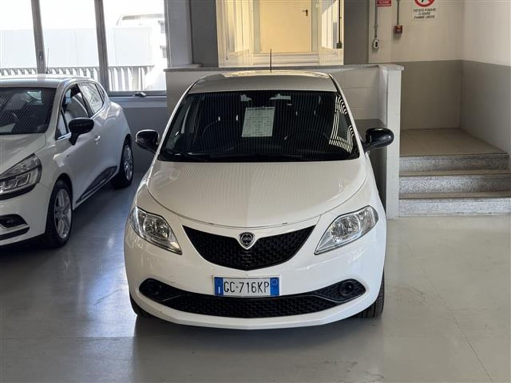 Lancia Ypsilon usata a Torino (9)