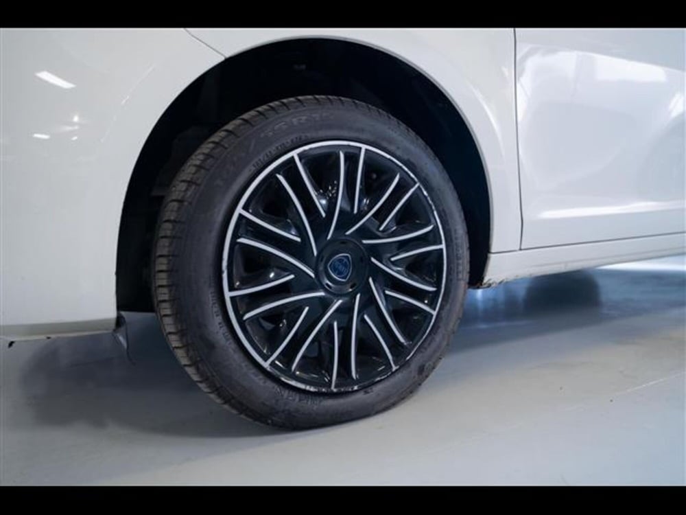Lancia Ypsilon usata a Torino (13)