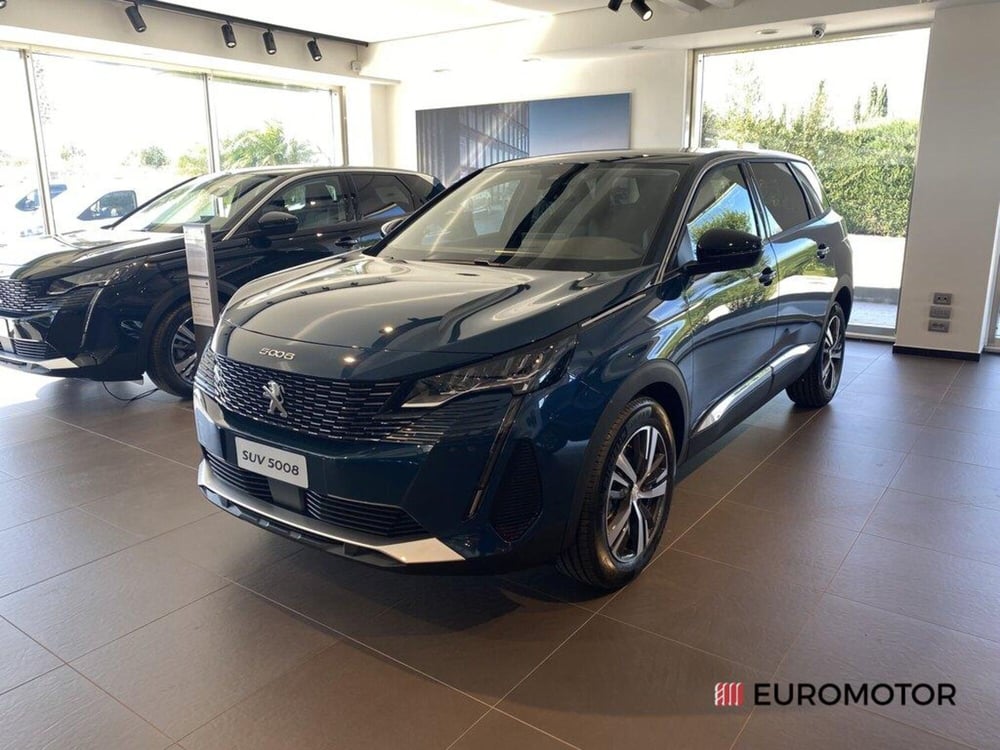 Peugeot 5008 nuova a Bari