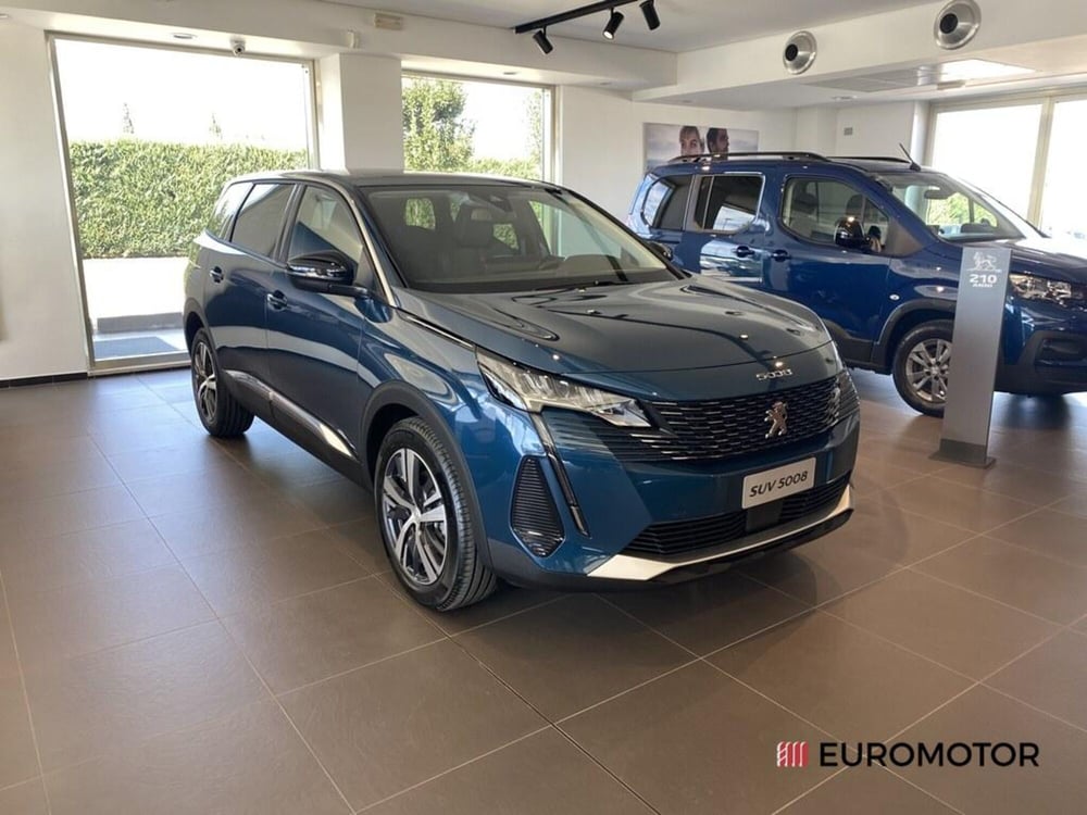 Peugeot 5008 nuova a Bari (3)