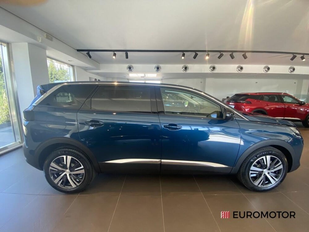 Peugeot 5008 nuova a Bari (4)