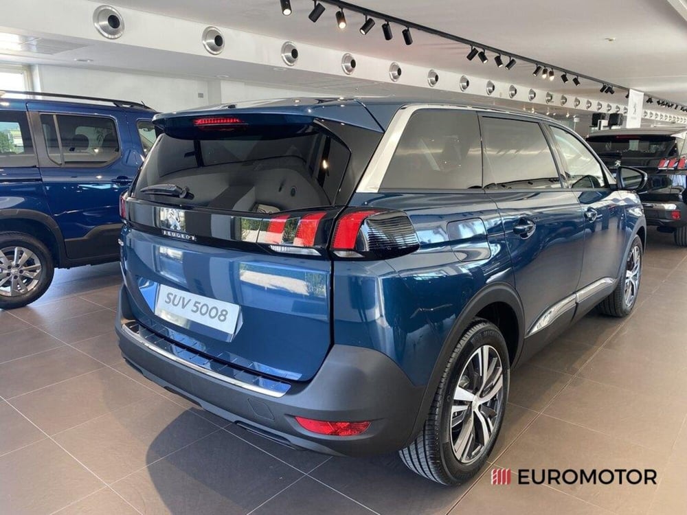 Peugeot 5008 nuova a Bari (5)