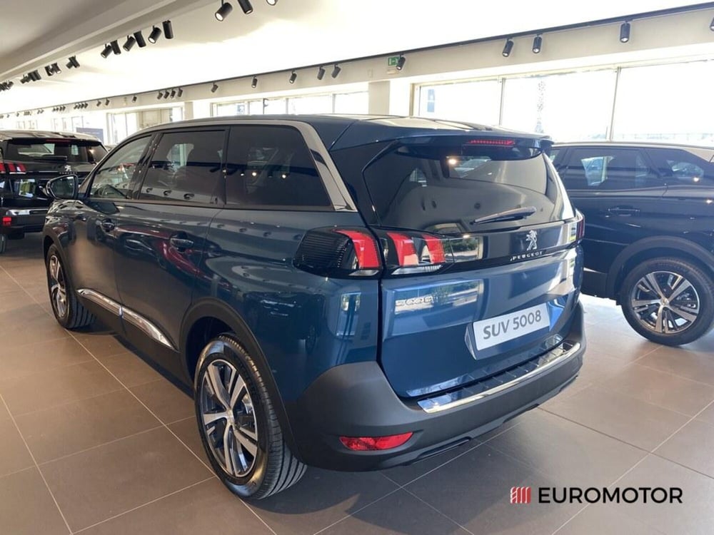 Peugeot 5008 nuova a Bari (7)