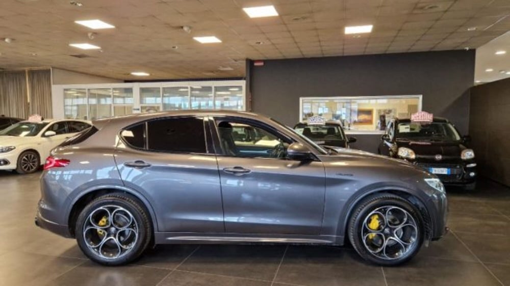 Alfa Romeo Stelvio usata a Modena (4)