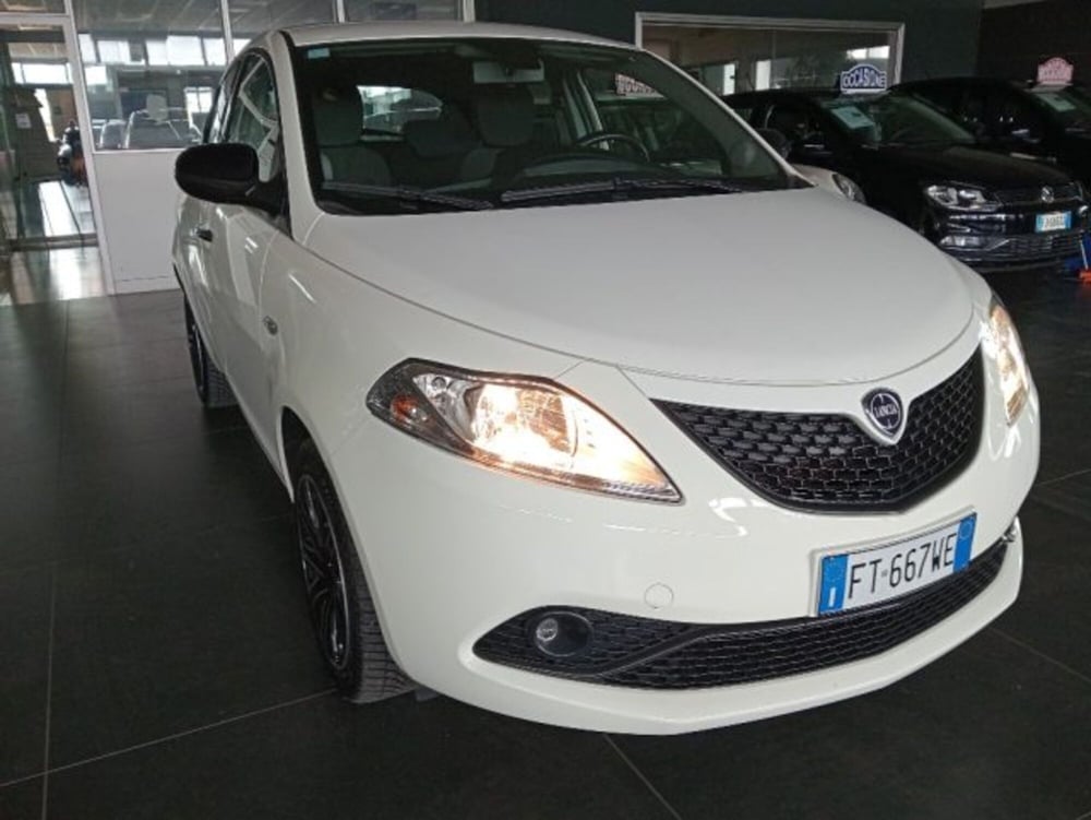 Lancia Ypsilon usata a Modena (2)