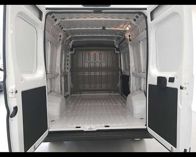 Peugeot Boxer Furgone 335 L2H2 2.2 bluehdi 140cv S&amp;S vetrato nuova a Solaro