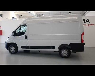 Peugeot Boxer Furgone 335 L2H2 2.2 bluehdi 140cv S&amp;S vetrato nuova a Solaro