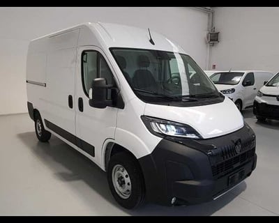 Peugeot Boxer Furgone 335 L2H2 2.2 bluehdi 140cv S&amp;S vetrato nuova a Solaro