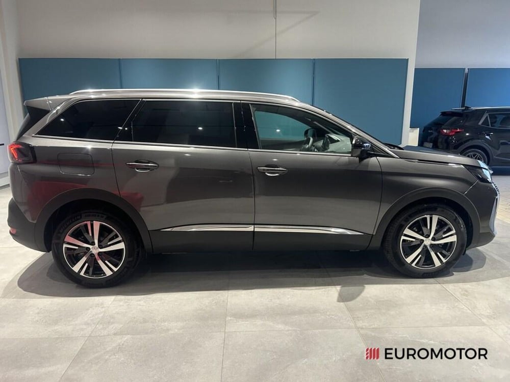 Peugeot 5008 nuova a Bari (4)