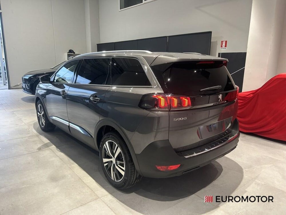 Peugeot 5008 nuova a Bari (7)