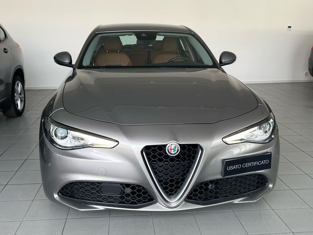 Alfa Romeo Giulia usata a Bari (3)