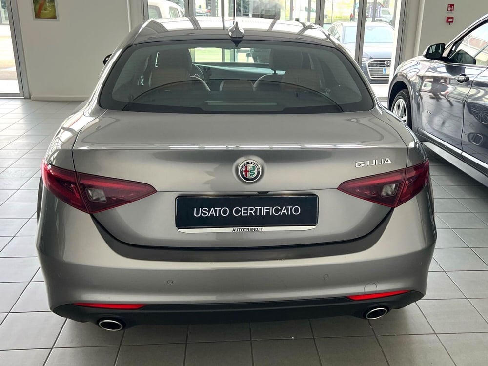 Alfa Romeo Giulia usata a Bari (4)