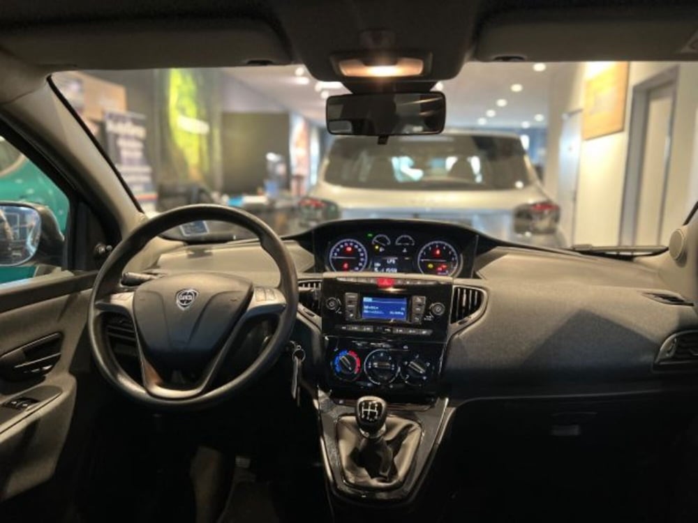 Lancia Ypsilon usata a Modena (13)