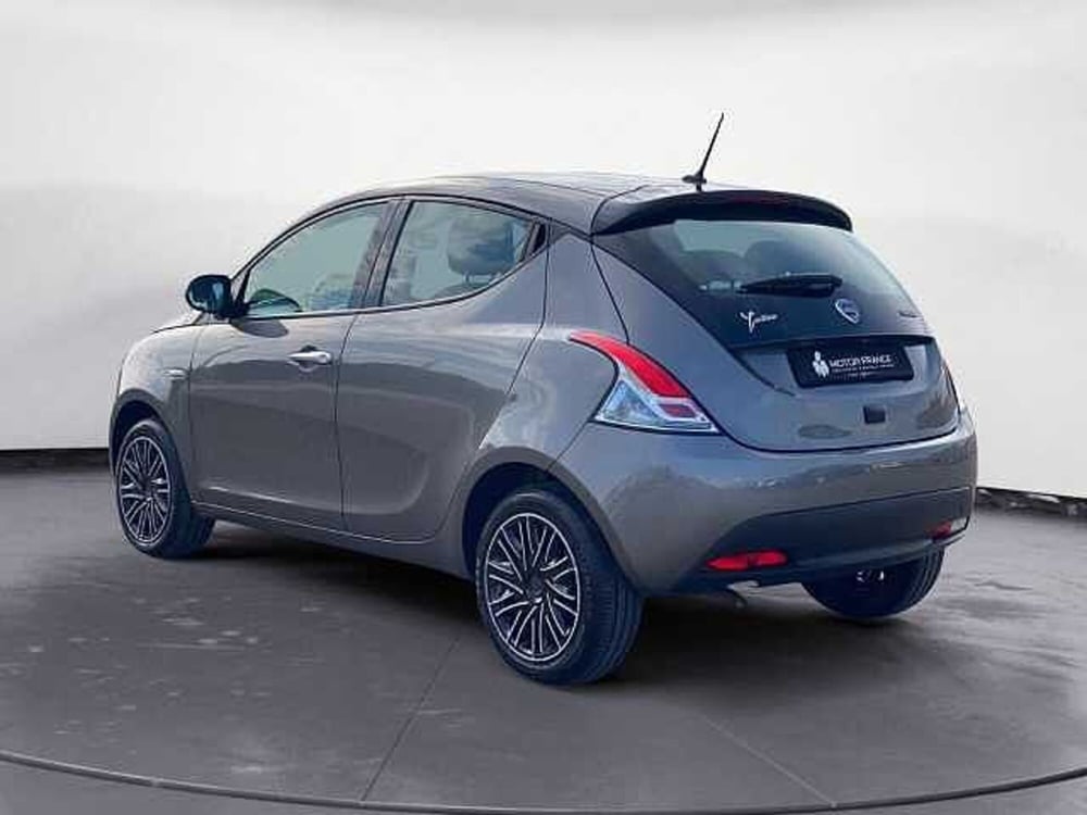 Lancia Ypsilon usata a Potenza (16)