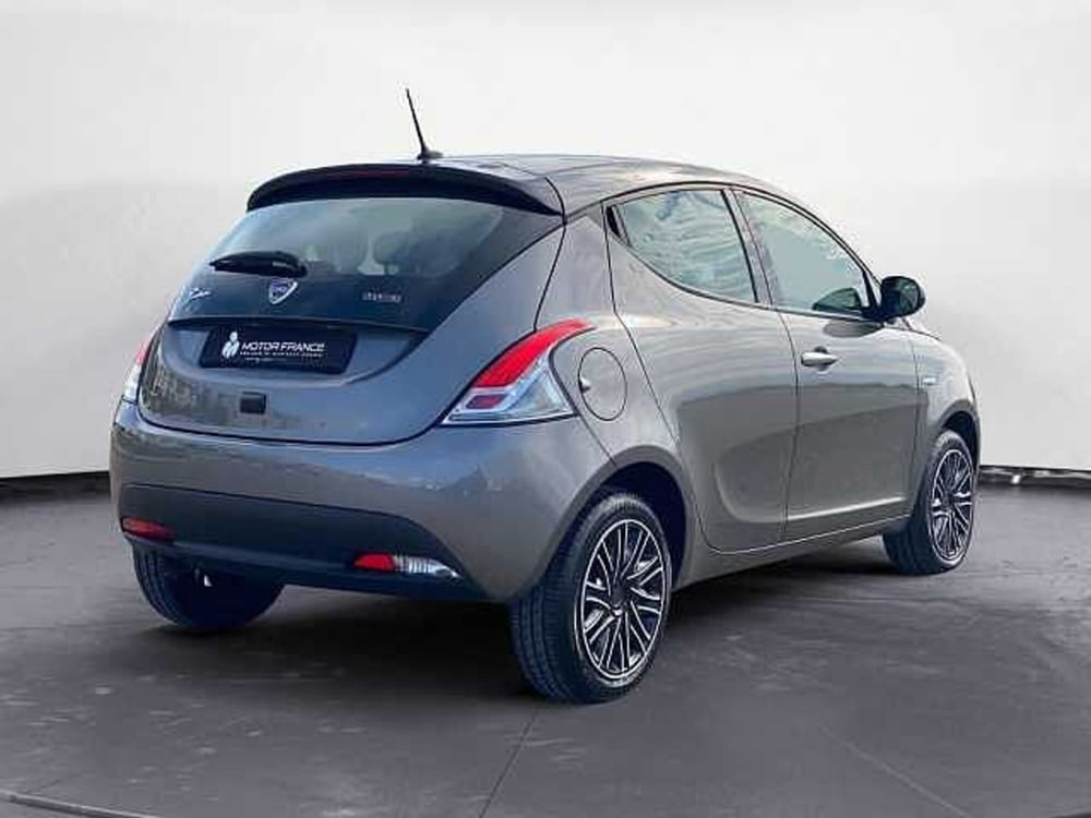 Lancia Ypsilon usata a Potenza (17)