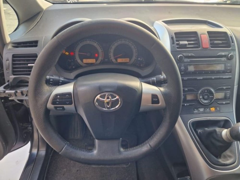 Toyota Auris usata a Napoli (17)