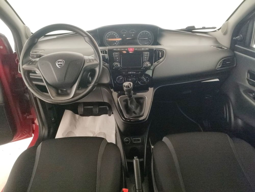 Lancia Ypsilon usata a Alessandria (8)