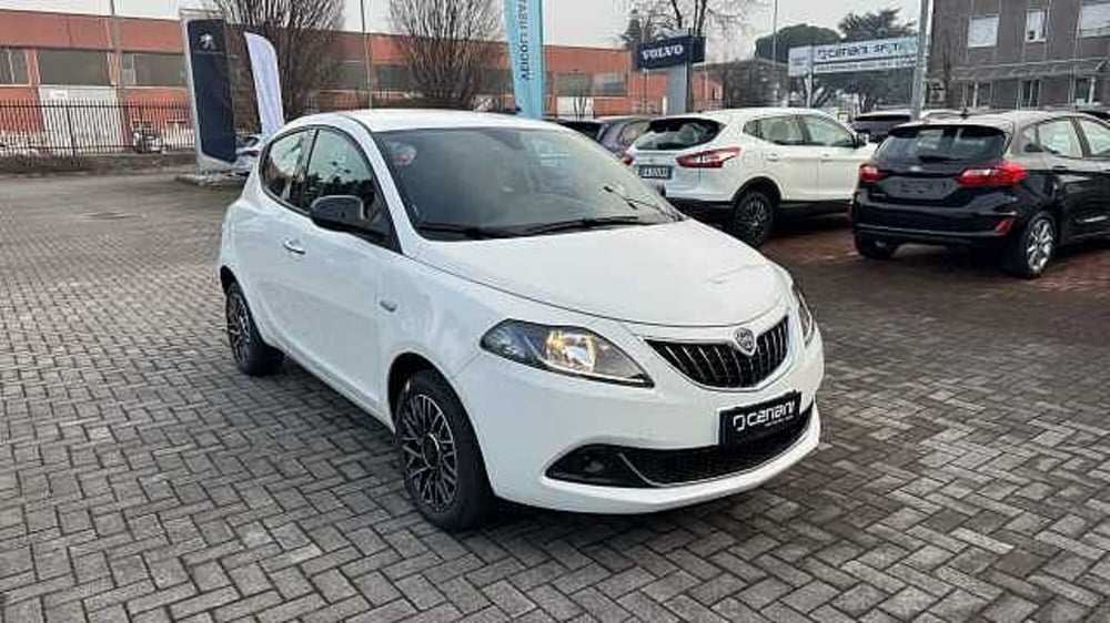 Lancia Ypsilon usata a Milano (7)