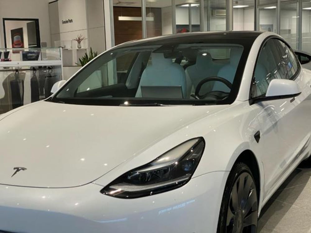 Tesla Model 3 usata a Livorno (11)