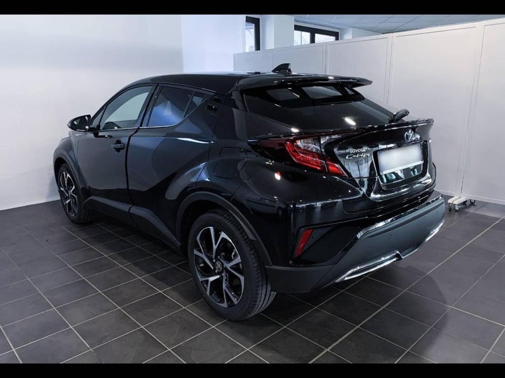 Toyota Toyota C-HR nuova a Torino (2)