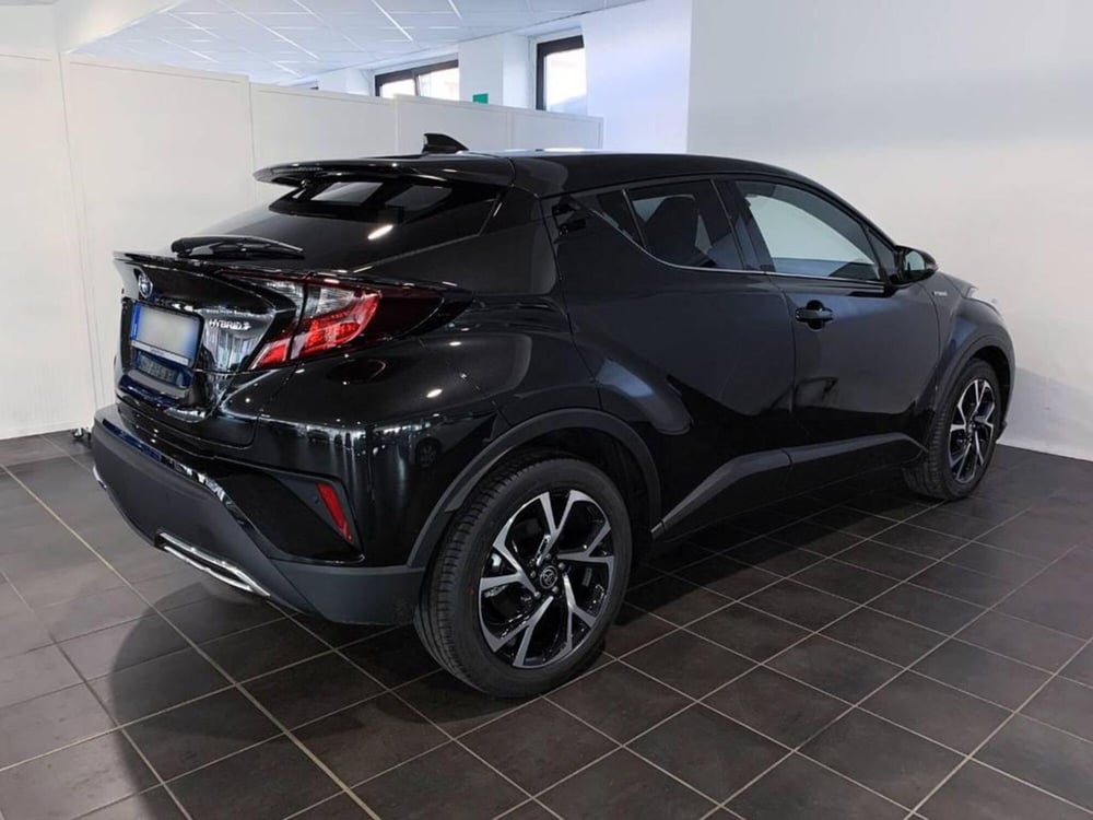 Toyota Toyota C-HR nuova a Torino (3)