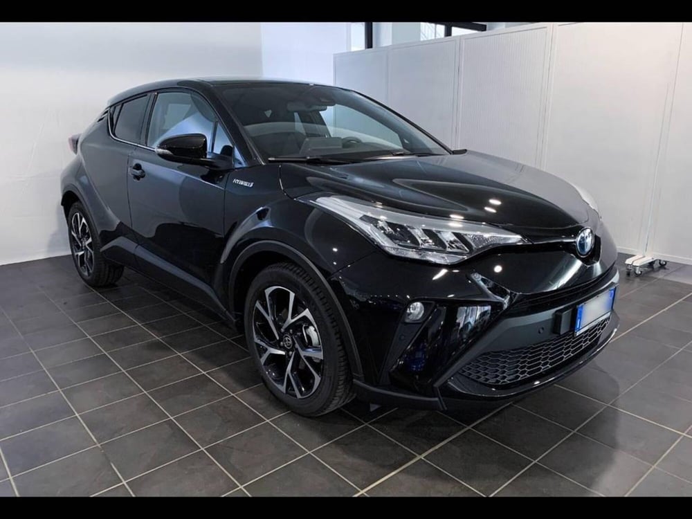 Toyota Toyota C-HR nuova a Torino (4)