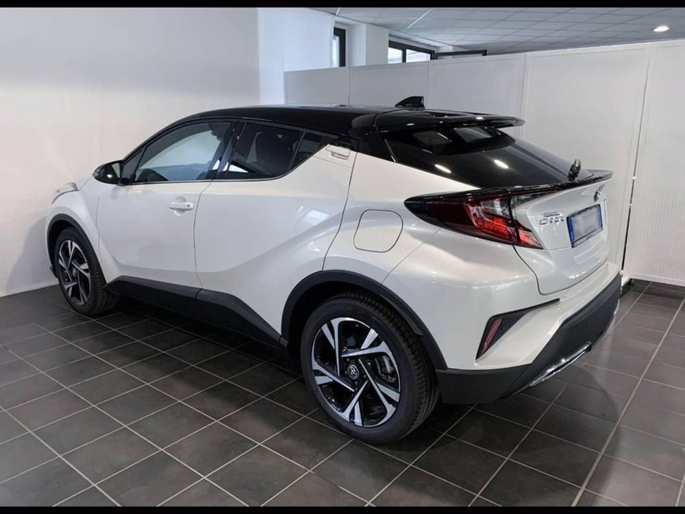 Toyota Toyota C-HR nuova a Torino (3)