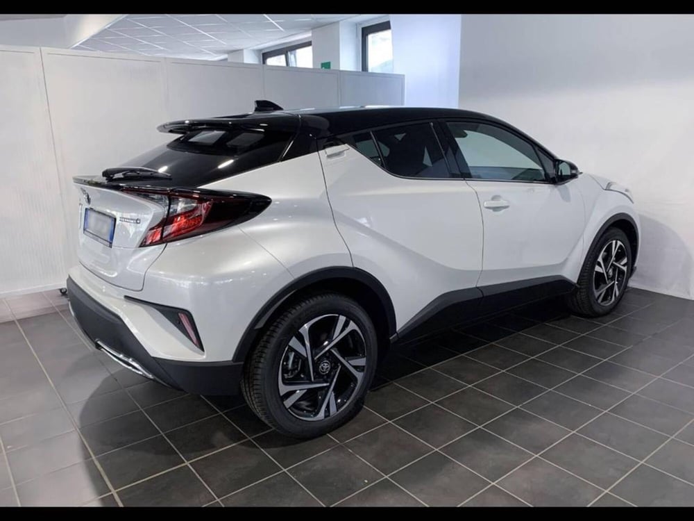 Toyota Toyota C-HR nuova a Torino (4)