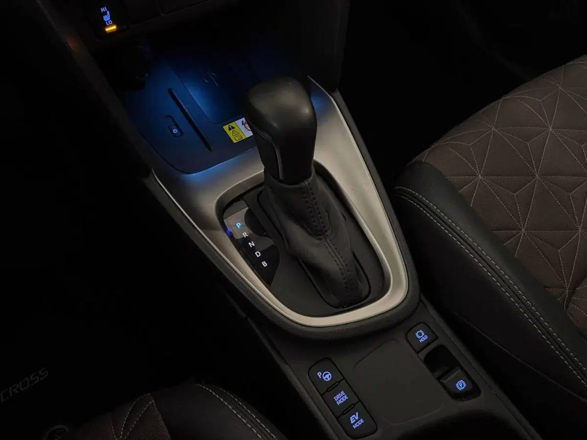 Toyota Yaris Cross nuova a Torino (8)