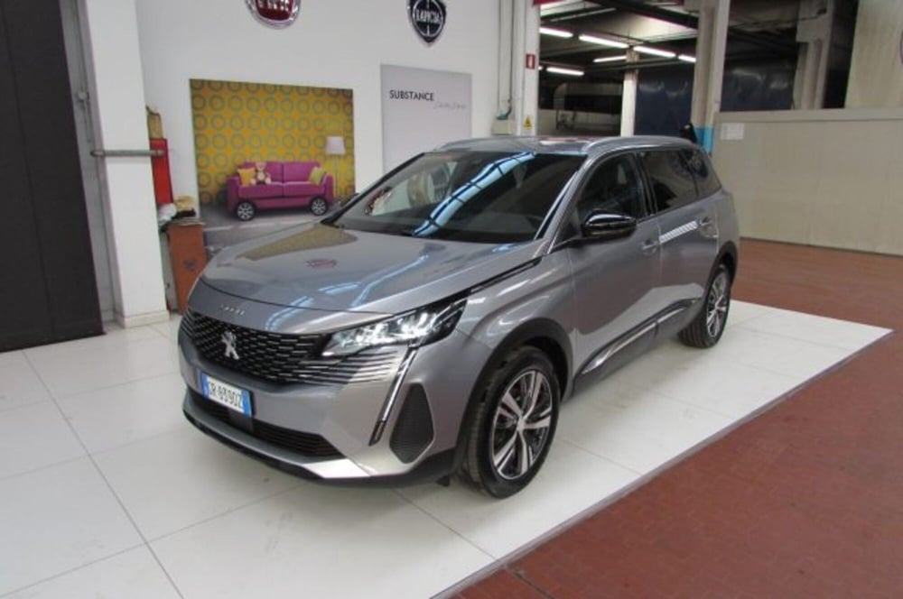 Peugeot 5008 usata a Milano