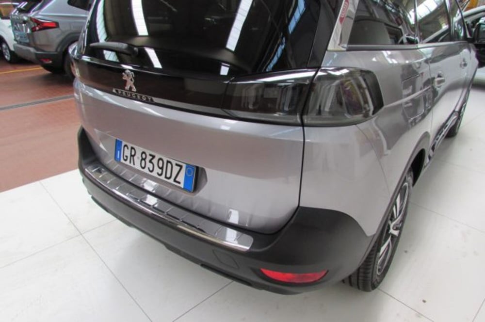 Peugeot 5008 usata a Milano (18)