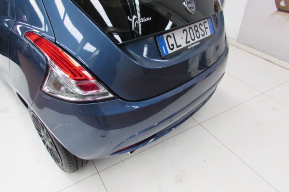 Lancia Ypsilon usata a Milano (15)