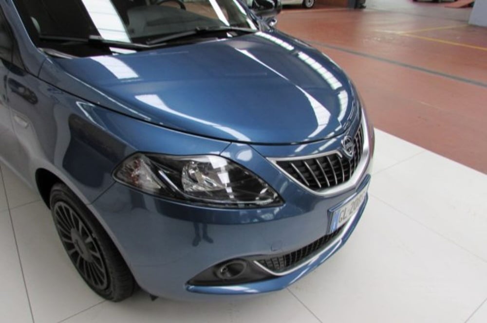 Lancia Ypsilon usata a Milano (17)