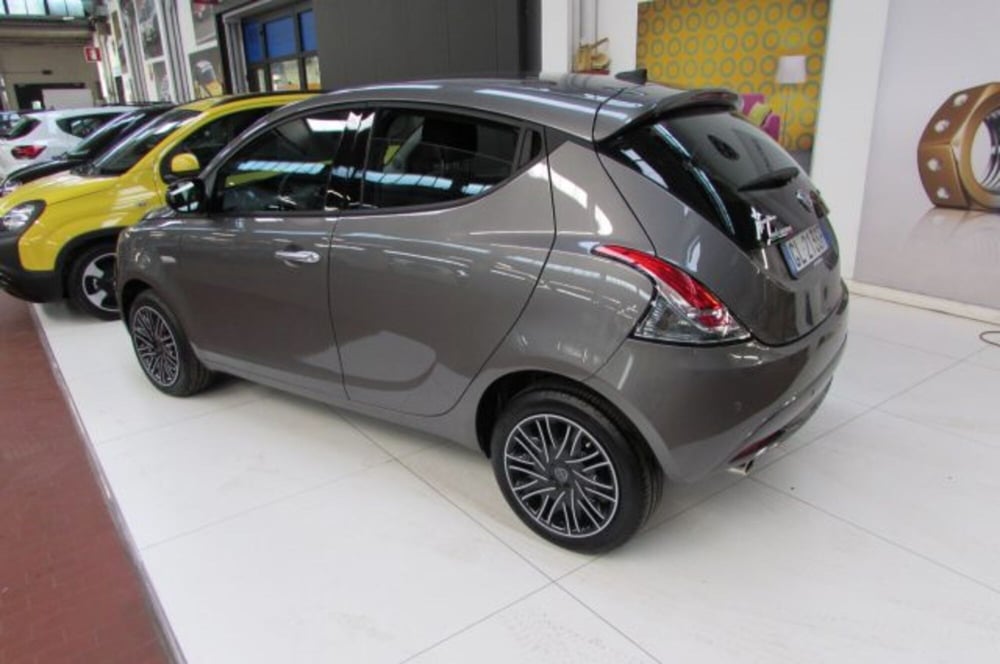 Lancia Ypsilon usata a Milano (3)