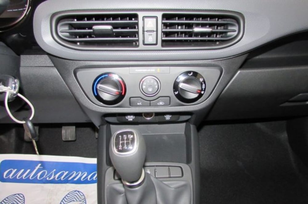 Hyundai i10 nuova a Milano (10)