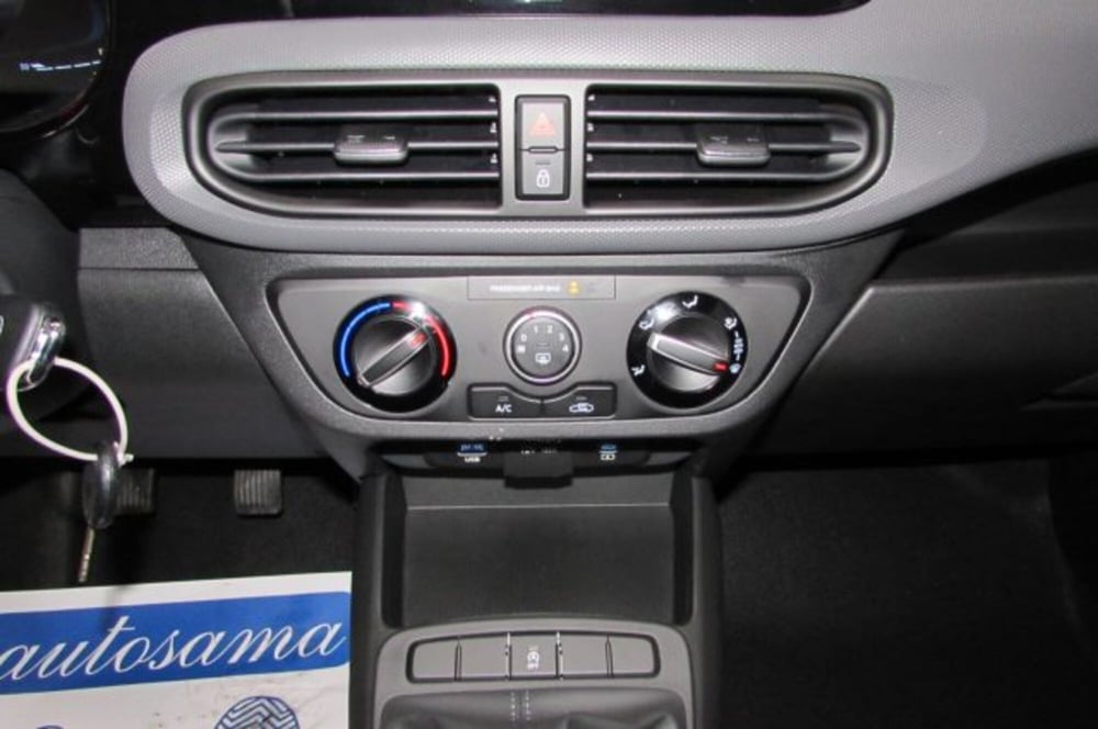 Hyundai i10 nuova a Milano (10)