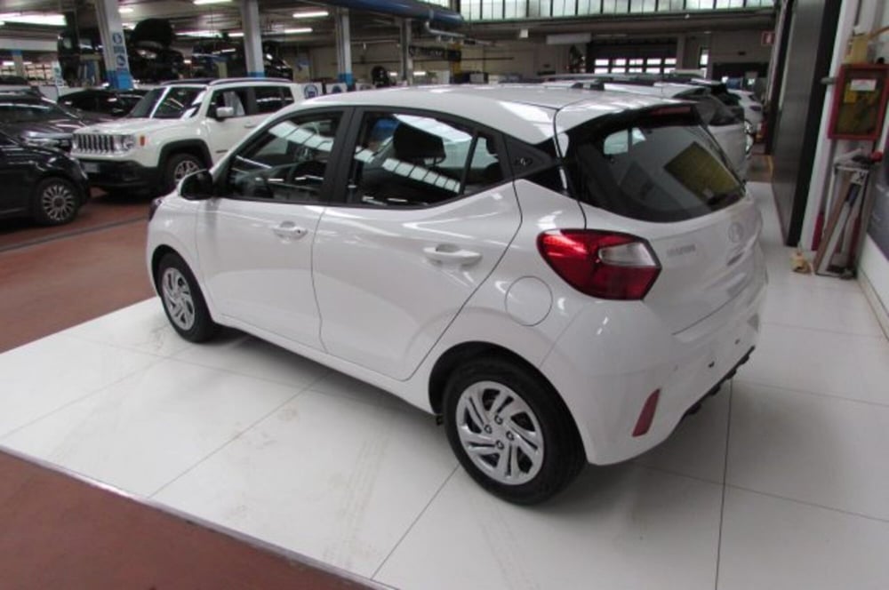 Hyundai i10 nuova a Milano (4)