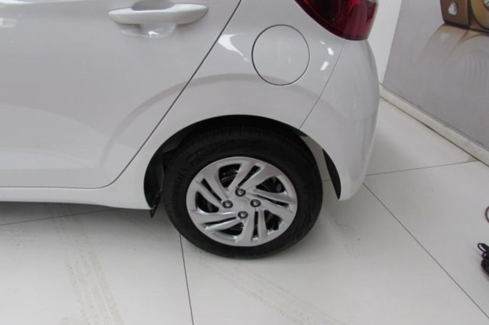 Hyundai i10 nuova a Milano (5)