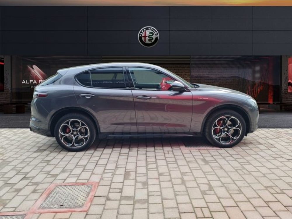 Alfa Romeo Stelvio nuova a Monza e Brianza (4)