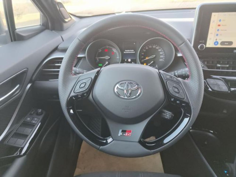 Toyota Toyota C-HR nuova a Reggio Calabria (14)